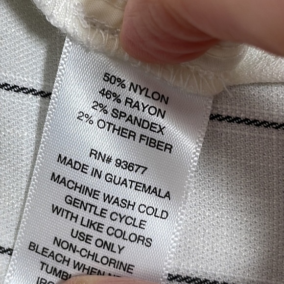 Worthington Shorts NWT Pleated Flare Ivory Black Stripes Size 18 - Picture 9 of 12